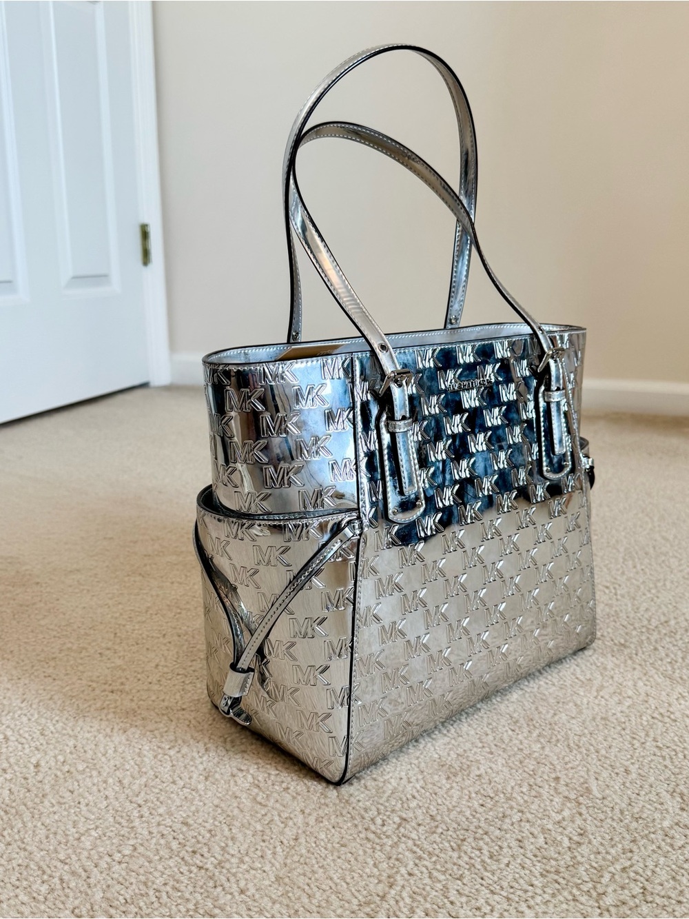 NWT Michael Kors Voyager Logo Embossed Patent Metallic Silver East West Tote MK - Picture 6 of 13